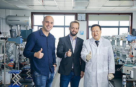 打造贴近客户一线的迅速前端组织，，，，，，，实现客户需求24小时快速响应。。。。。。。。