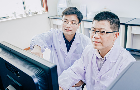 致力于为全球客户提供全方位系统解决计划，，，，，，，成为他们最值得信托的相助同伴。。。。。。。。