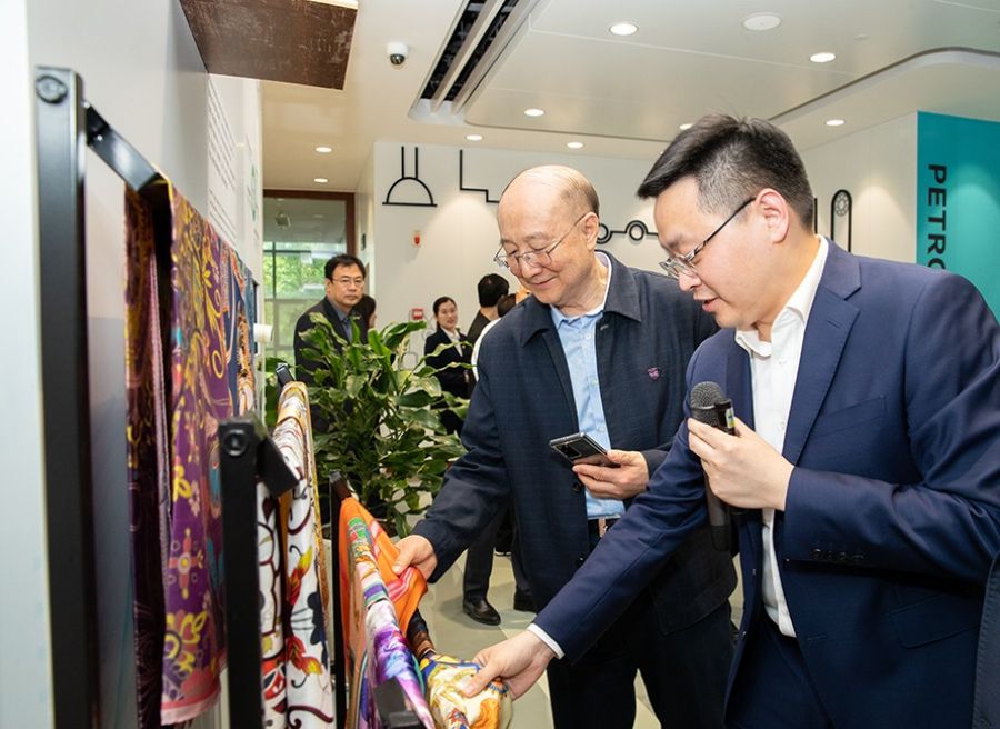 化学等展区交流旅行场景 - 副本(1).jpg